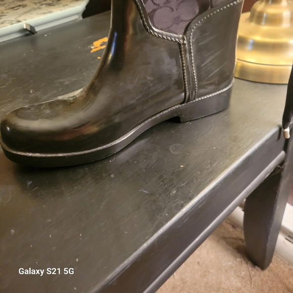 COACH Tristee Rainboot in Cyclamen - Picture 4 of 10